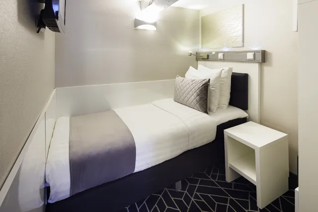 غرفة قياسية مفردة، Hotel CC 4/22