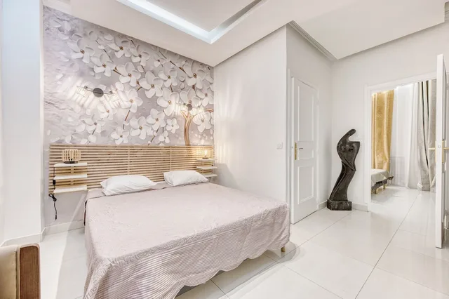 غرفة عائلية رباعية بسرير كوين وسريرين منفصلين في الطابق الأرضي، CAMELIA PRESTIGE - PLACE DE LA NATION 1/1