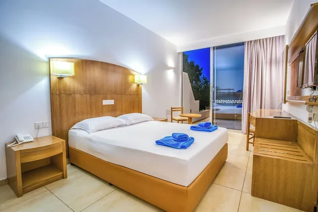 غرفة عائلية رباعية بسرير كوين وأسرّة بطابقين، Adelais Bay Hotel 2/4