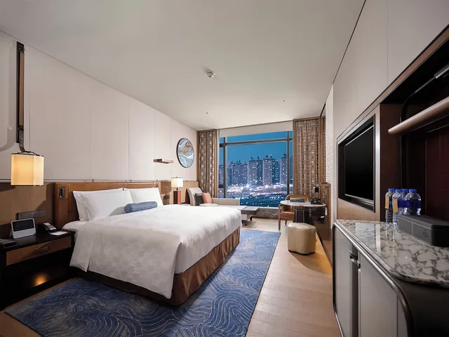 غرفة قياسية بسرير كينج، Hualuxe Hotels And Resorts Nanjing Yangtze River 4/7