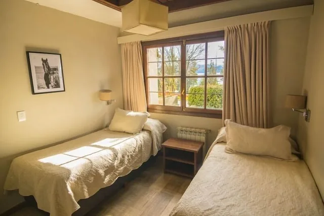 كابينة ديلوكس بسريرين مزدوجين بـ3 غرف نوم، PAILAHUE LODGE & CABANAS 2/10