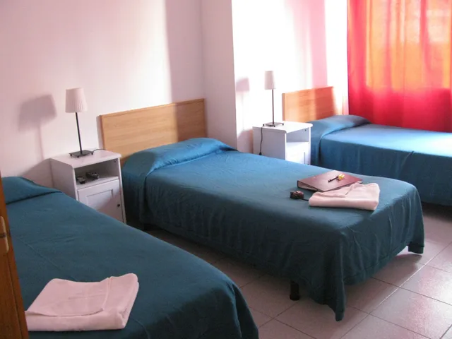 غرفة ثلاثية بسرير مزدوج وسرير فردي بحمام مشترك، Hostal El Kano 4/5