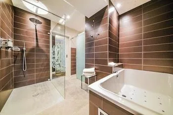 جناح بريميوم بجاكوزي، Le Clervaux Boutique Hotel 2/2
