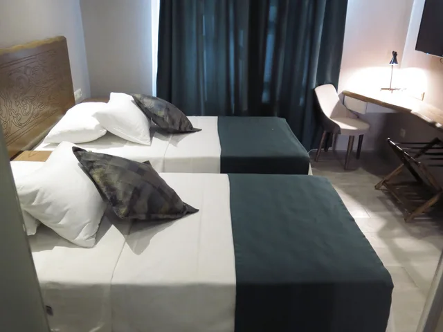 غرفة قياسية بسريرين منفصلين وسرير كينج، Galatahan Hotel 2/3