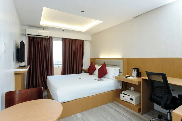 جناح كلوب بريفيليج بسرير كوين، Regency Grand Suites 4/5