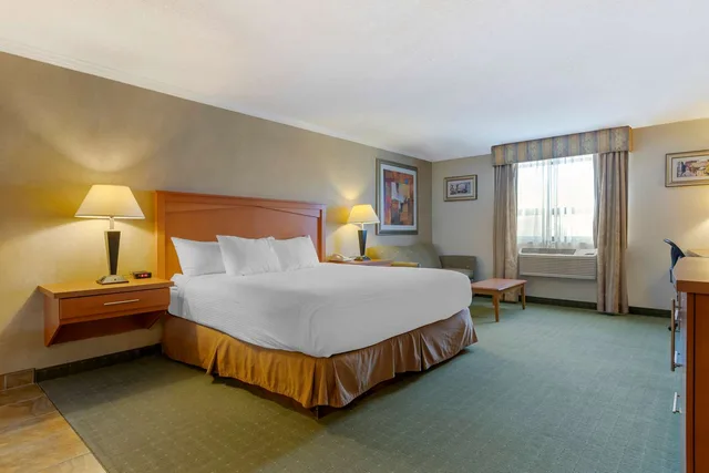 جناح بسرير كينج مع أريكة، Best Western Davison Inn 1/2