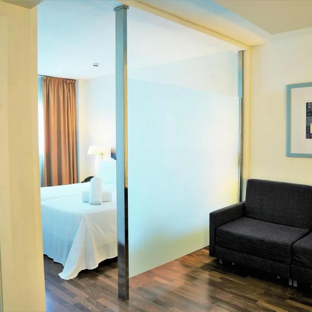 Room, Quadruple, Port Feria Valencia 3/7