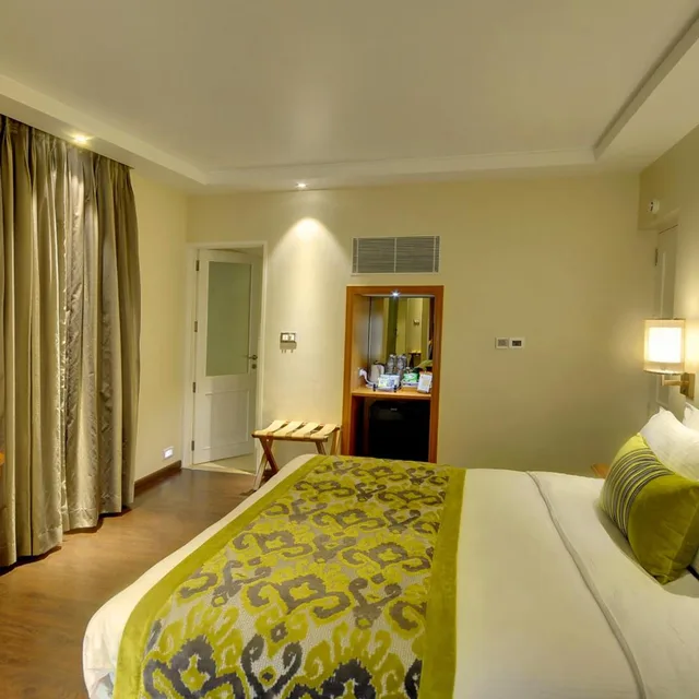 Deluxe, King Bed, Lemon Tree Premier the Atrium 3/6