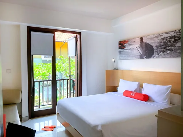 Harris, Side by Side, 2 Rooms, Family, Double and Twin Beds، HARRIS Hotel Kuta Tuban 1/6