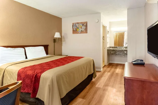 غرفة بسريرين كوين للمدخنين، Econo Lodge Inn Suites Near Bricktown 4/4