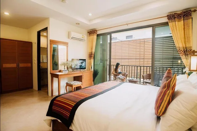 Room, Queen Bed, Balcony, Kata Silver Sand By Eazy 4/10
