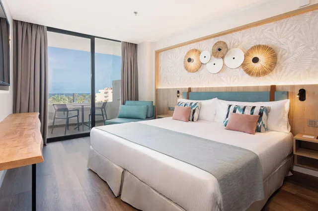 غرفة قياسية بإطلالة على البحر، Mediterranean Palace 2/4