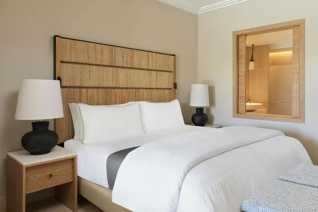 Garden, Infinity, Guest Room, Superior, King Bed, Sofa، The Westin Resort, Costa Navarino 2/11
