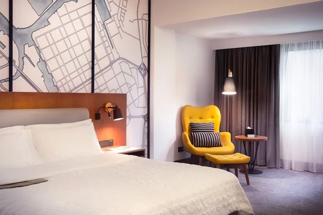 جناح جونيور بسرير كينج بغرفة نوم واحدة للمدخنين، Le Meridien Abu Dhabi 4/5