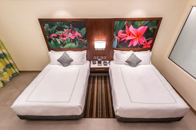 غرفة تنفيذية بسريرين كوين، Surfrider Resort Hotel 1/3
