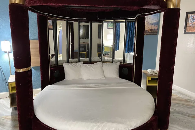 Room, Queen Bed, Days Inn by Wyndham Jersey City / NYC Area 1/6