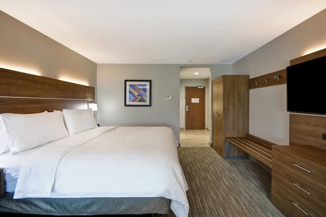 غرفة قياسية بسرير كينج لذوي الإعاقة، Holiday Inn Express & Suites Houston NASA - Boardwalk Area 1/7