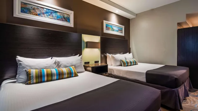 Basement, 2 Queen Beds، Best Western Plus Brooklyn Bay Hotel 4/5