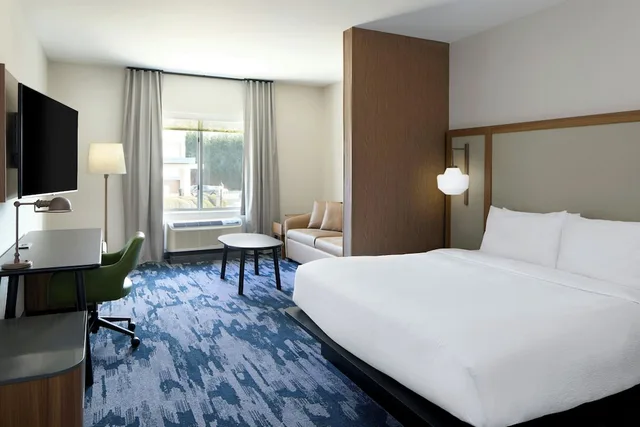 جناح بسرير كينج مع أريكة لذوي الإعاقة، Fairfield By Marriott Inn & Suites Cornelia 1/2