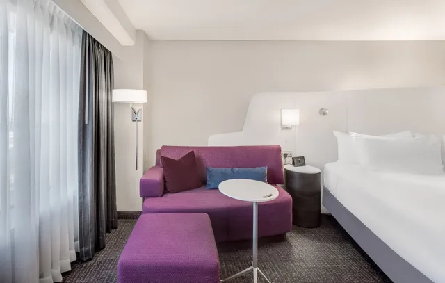 Worklife, King Bed، Crowne Plaza Cleveland At Playhouse Square An Ihg Hotel 6/10