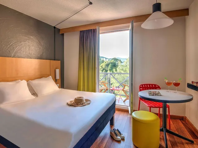 غرفة قياسية بسرير مزدوج وسرير فردي، Ibis Hyeres Centre 1/6