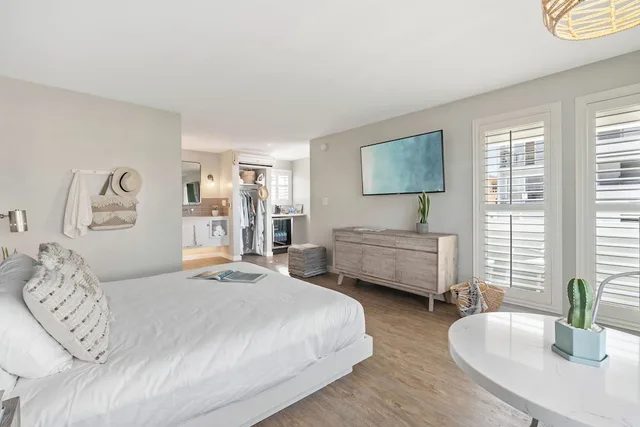 Room, King Bed, Ocean View, Balcony, Sea Sprite Hotel 4/8