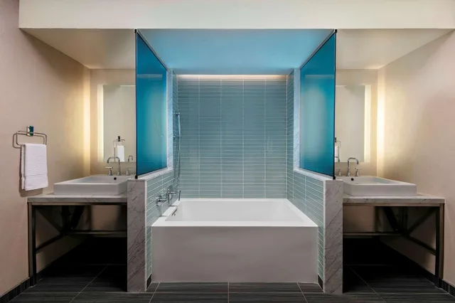 Room, Multiple Beds, Accessible، The Royal Sonesta Chicago Downtown 2/4