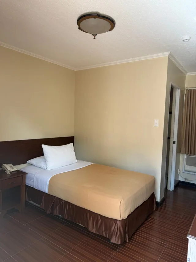 Standard, Single, Dotties Place Hotel And Restaurant 1/5