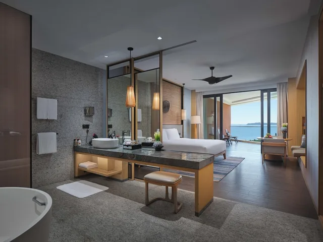 Standard, King Bed, Ocean Front, High Floor, Crowne Plaza Sanya Haitang Bay Resort 5/5