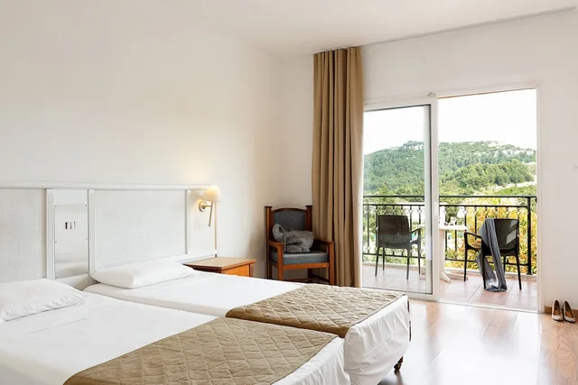غرفة سوبيريور عائلية بسرير مزدوج وسريرين منفصلين، Cyprotel Faliraki Hotel 1/10