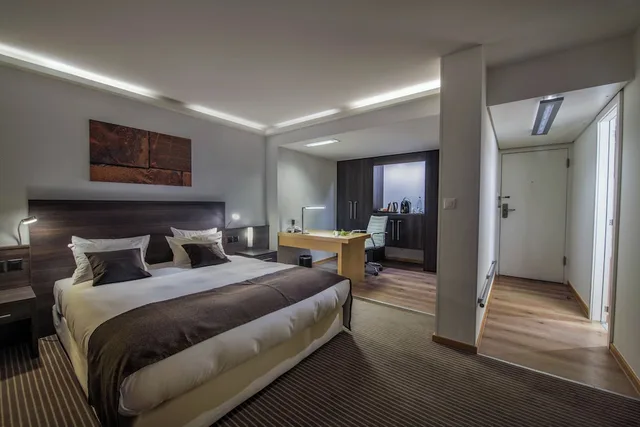 جناح جونيور بسرير كوين، Crowne Plaza Zurich 4/10