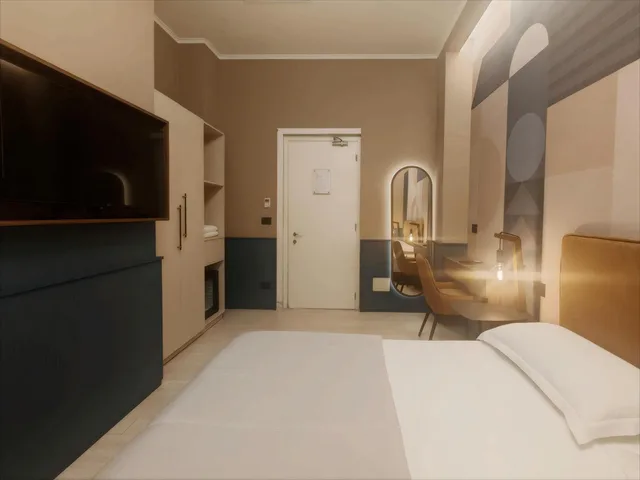 Room, Queen Bed, The B Place 8/10