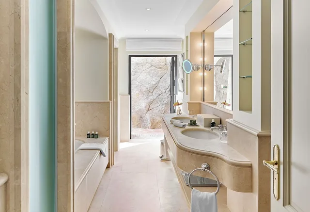 Atelier, Junior Suite, King Bed، Chateau Saint-Martin & Spa 1/1