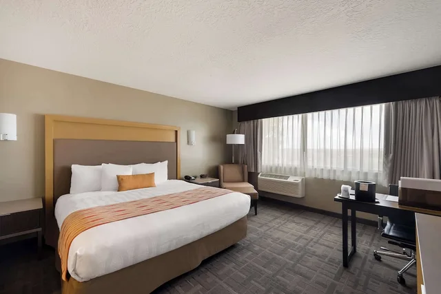 جناح كبير بسرير كينج بمطبخ صغير، Best Western Plus Landmark Hotel 2/4