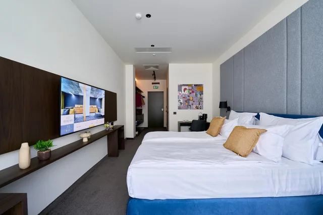 استوديو بسرير كينج بإطلالة على الحديقة، Adella Boutique Hotel 1/8