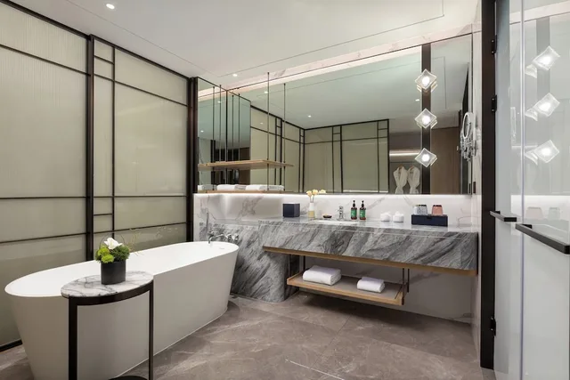 غرفة بريميوم بسرير كينج بإطلالة على النهر، Crowne Plaza Huaihua by IHG 4/4