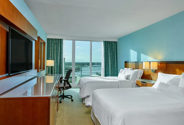 غرفة بسريرين مزدوجين بإطلالة جزئية على البحر، The Westin Fort Lauderdale Beach Resort 1/4