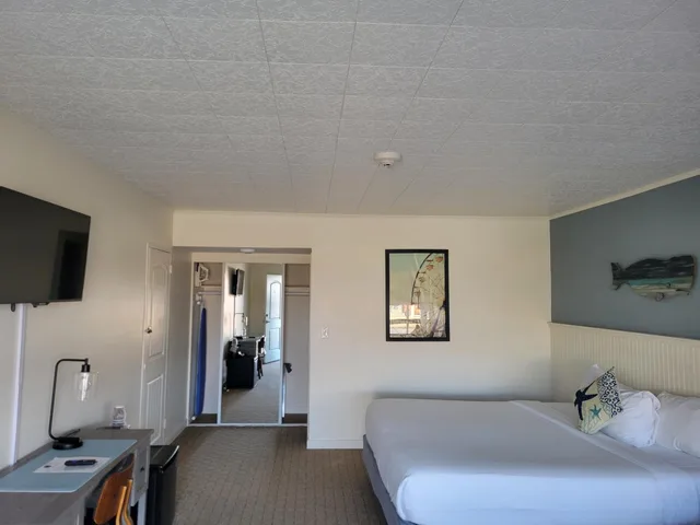 غرفة بسرير كينج بإطلالة على المسبح، The Circle Hotel Fairfield 2/10