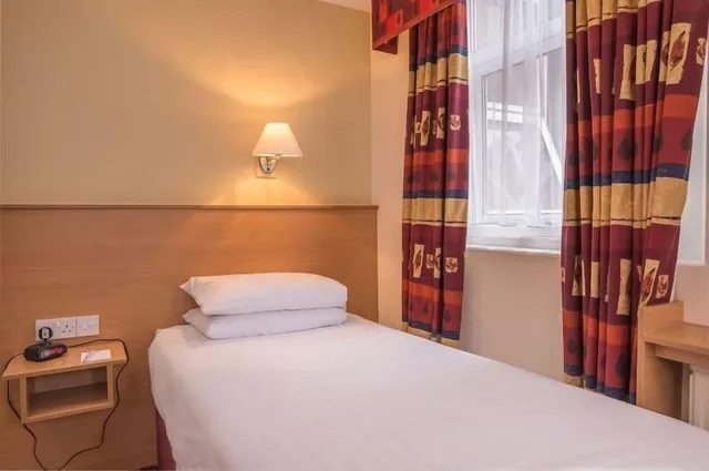 Standard, Single, Belvilla Crewe Arms Hotel 3/7
