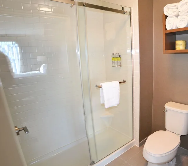جناح بغرفة نوم واحدة بمطبخ بحوض استحمام لذوي الإعاقة، Staybridge Suites Red Deer North 2/4