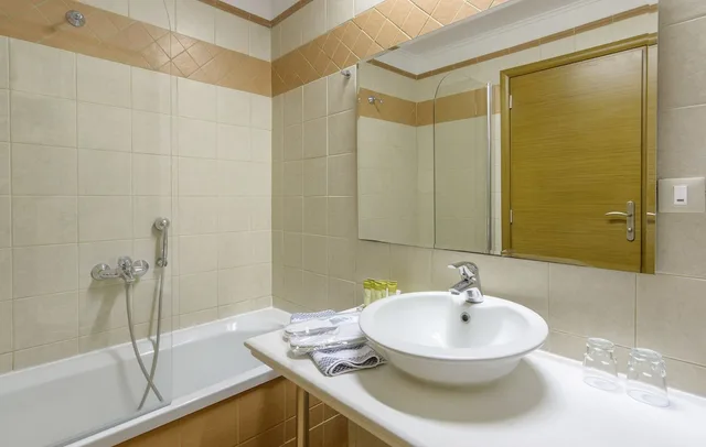 غرفة كلاسيكية بسرير كينج مع أريكة، Grecian Castle Hotel 3/4