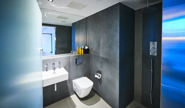 لوفت بسرير مزدوج بشرفة بجاكوزي، New Road Hotel 2/3