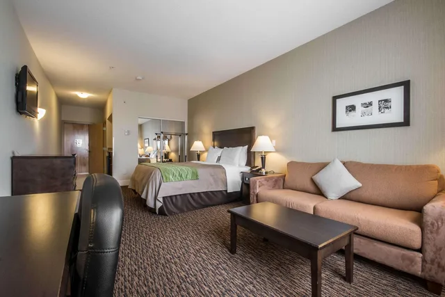 غرفة بسرير كوين، Comfort Inn & Suites Surrey 2/3