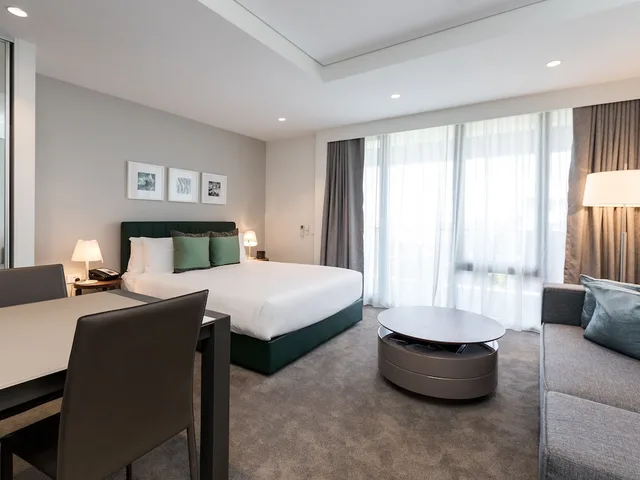 Studio, Suite, Twin Beds, Airport View, Balcony, The Branksome Hotel & Residences 3/4