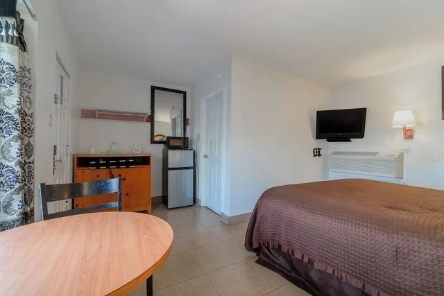 Room, King Bed, Pelican Inn by Belvilla Aransas Pass, TX 4/7