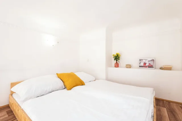 2 Bedrooms, Economy, Apartment, 1 Single and 2 Double Beds, 2 Bunk Beds, Private Bathroom, Sofa، Hybernska Apartments 3/10