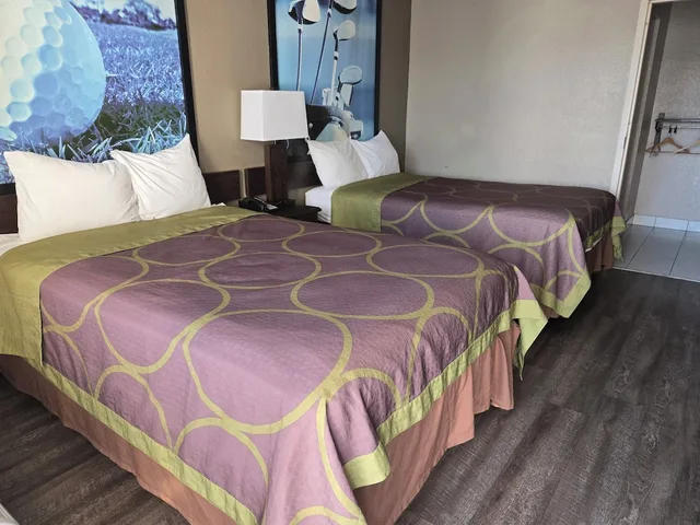 غرفة قياسية بسريرين مزدوجين لذوي الإعاقة، Super 8 Fort Myers Hotel 1/2