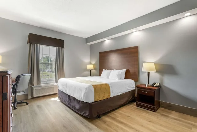 غرفة قياسية بسرير كينج، Quality Inn Oak Ridge - Knoxville West 3/10
