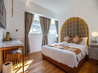 Premier, Suite, White Mansion Hotel 1/2