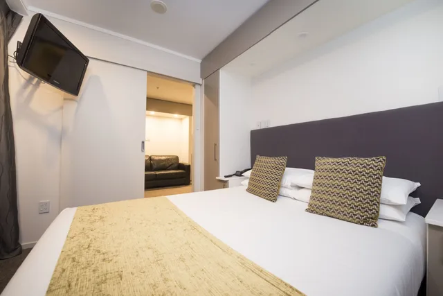 1 Bedroom, Apartment, Queen Bed, Quest On Johnston 1/4